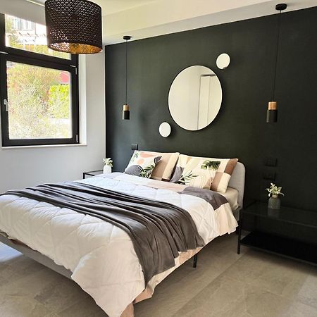 New Apartment In Historical Center Near Lake Riva del Garda Buitenkant foto
