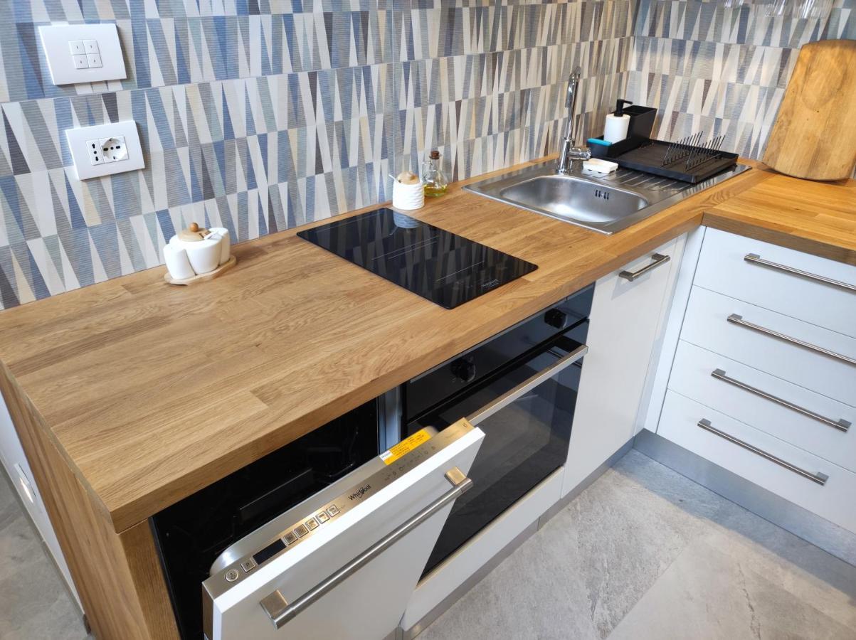 New Apartment In Historical Center Near Lake Riva del Garda Buitenkant foto