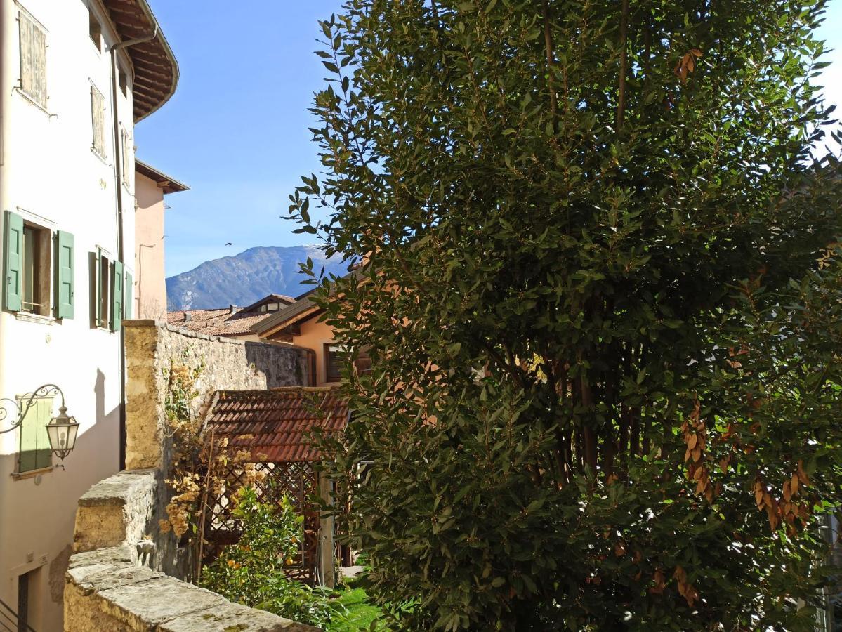New Apartment In Historical Center Near Lake Riva del Garda Buitenkant foto
