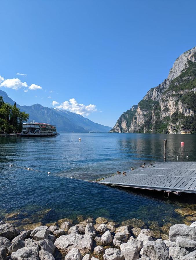 New Apartment In Historical Center Near Lake Riva del Garda Buitenkant foto