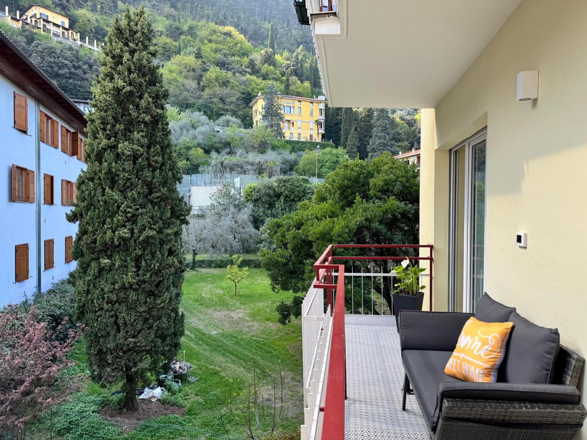 New Apartment In Historical Center Near Lake Riva del Garda Buitenkant foto