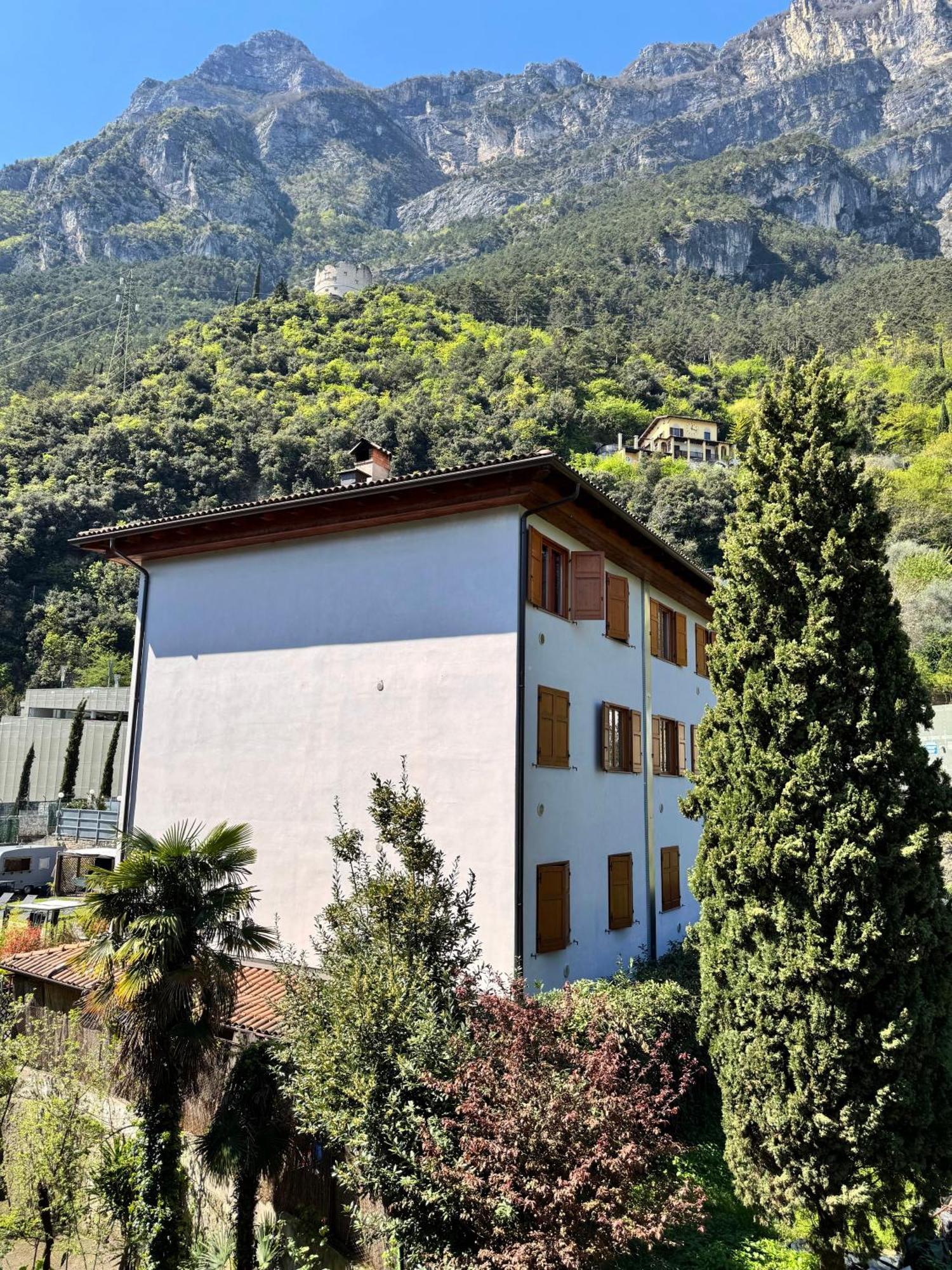 New Apartment In Historical Center Near Lake Riva del Garda Buitenkant foto